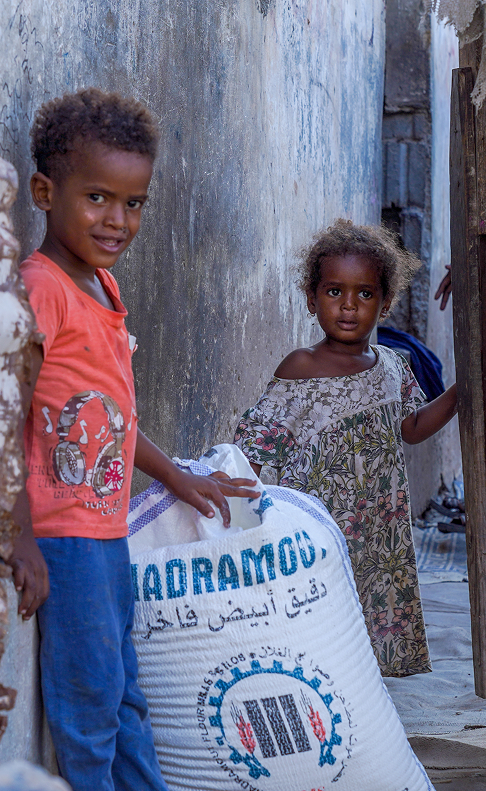 Sudanese children with aid supplies